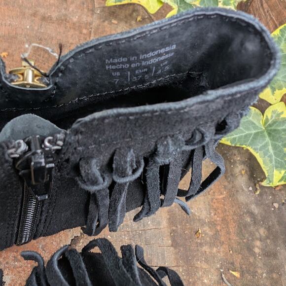 ALDO black suede ankle boots with fringe 3 inch heel western size 7 BOHOChic - Picture 5 of 8